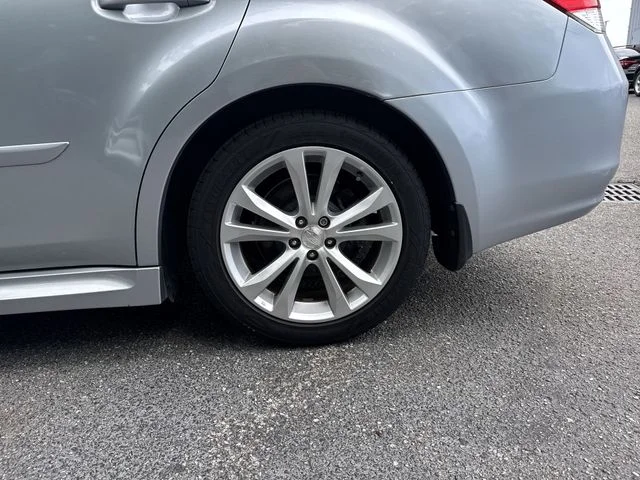 Used 2013 Silver Subaru 2.5i image 32
