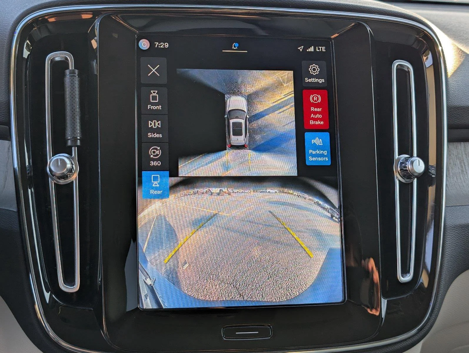 Used 2024 Vapor Grey Metallic Volvo Plus Bright Theme image 22