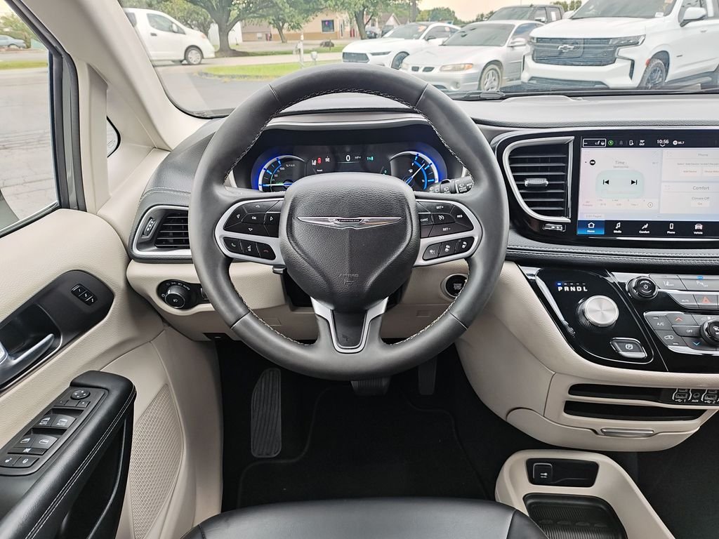 Used 2023 White Chrysler Touring L image 16