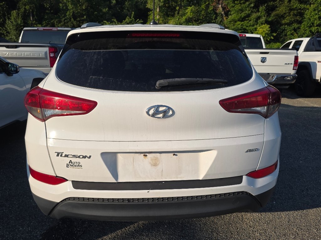 Used 2016 Dazzling White Hyundai SE image 4