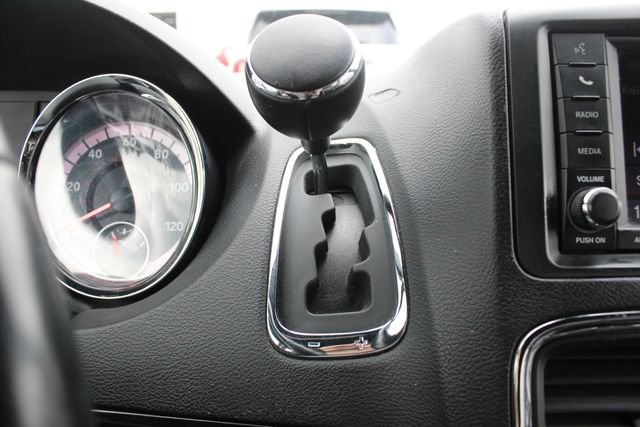 Used 2019 Black Dodge SXT image 13