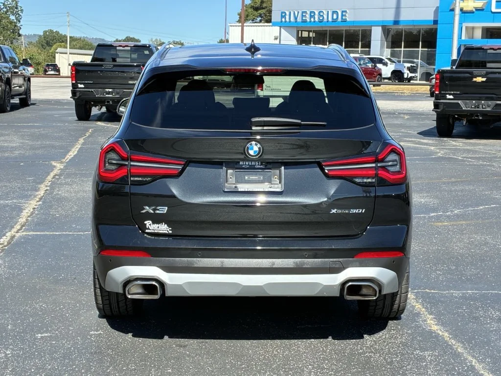 Used 2024 Black BMW xDrive30i image 5