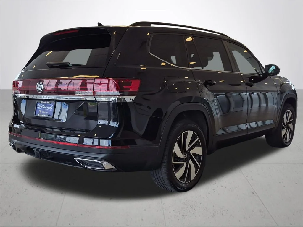 Used 2025 Black Volkswagen 2.0T SE w/Technology image 7