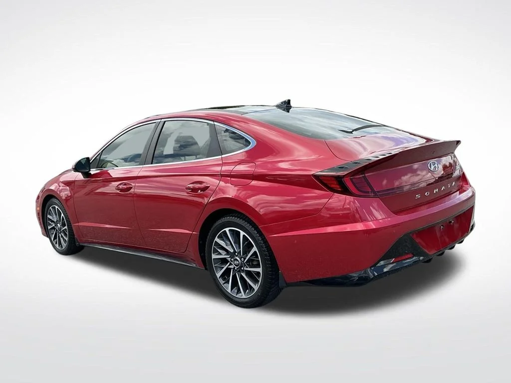 Used 2020 Red Hyundai Limited image 4