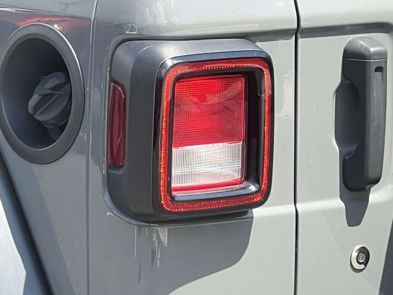 Used 2018 Sting-Gray Clearcoat Jeep Sport S 4x4 image 22