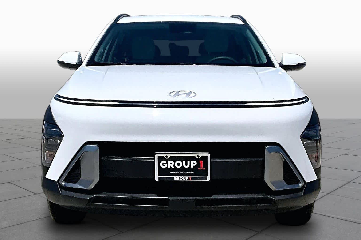 Used 2025 Atlas White Hyundai SEL image 8