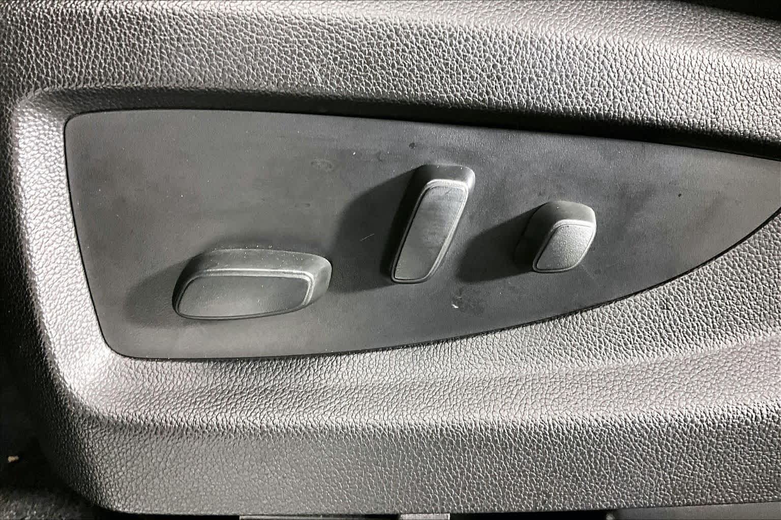 Used 2018 Onyx Black GMC Denali image 30