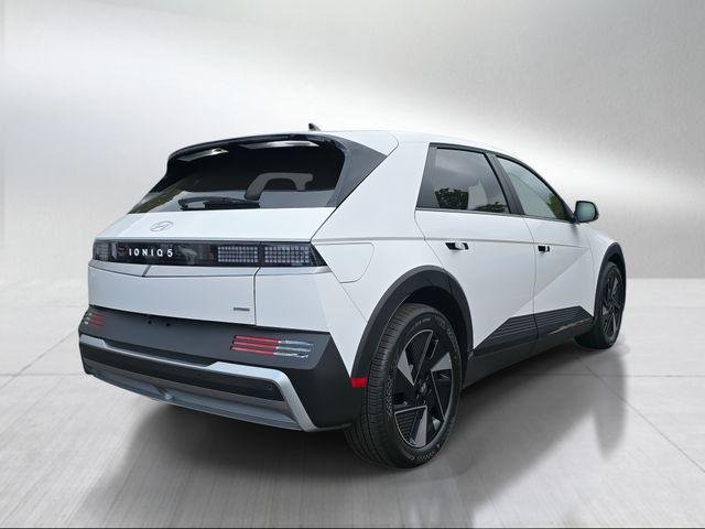 New 2026 White Hyundai SE image 3