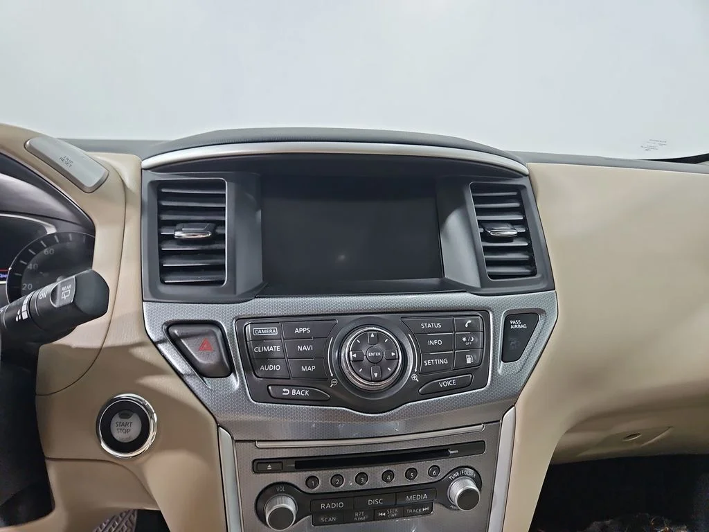 Used 2018 Green Nissan SL image 19