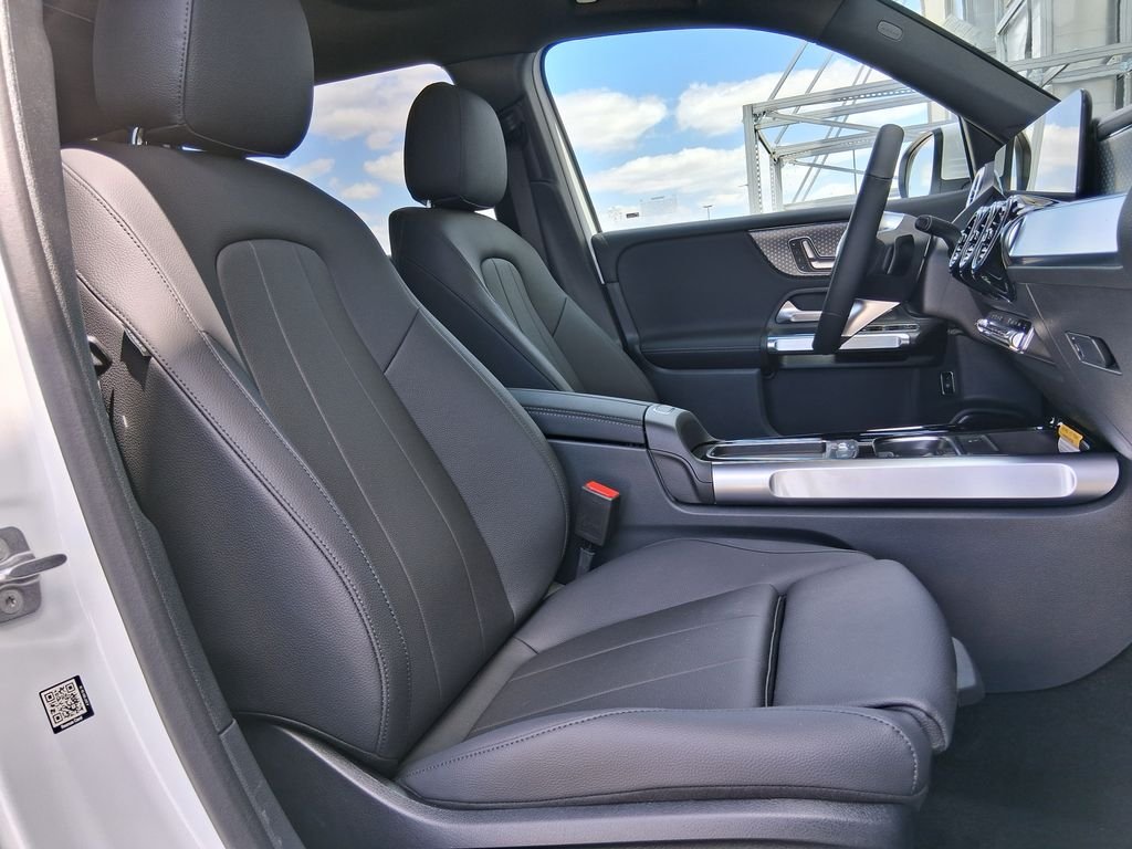 New 2026 Polar White Mercedes-Benz GLB 250 image 26
