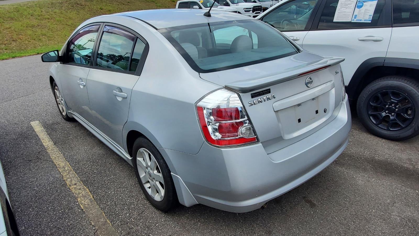 Used 2010 Brilliant Silver Nissan 2.0 SR image 8