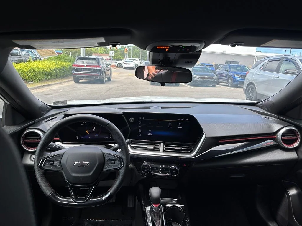 Used 2025 White Chevrolet 2RS image 22