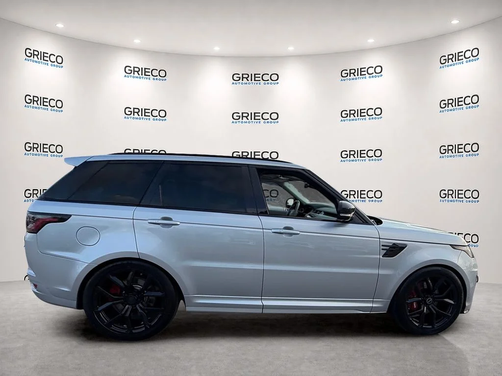 Used 2019  Land Rover SVR image 8