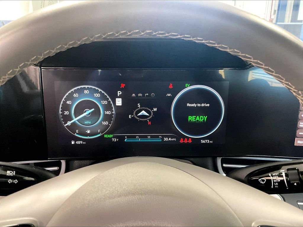Used 2025 White Hyundai SEL Sport image 18