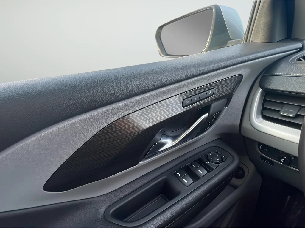 Used 2022 Silver GMC SLT image 32