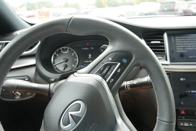Used 2023 White INFINITI LUXE image 28