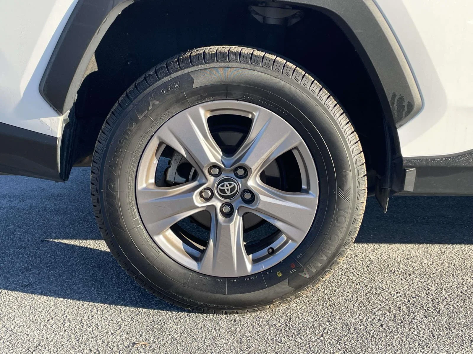 Used 2025 Ice Cap Toyota XLE image 31
