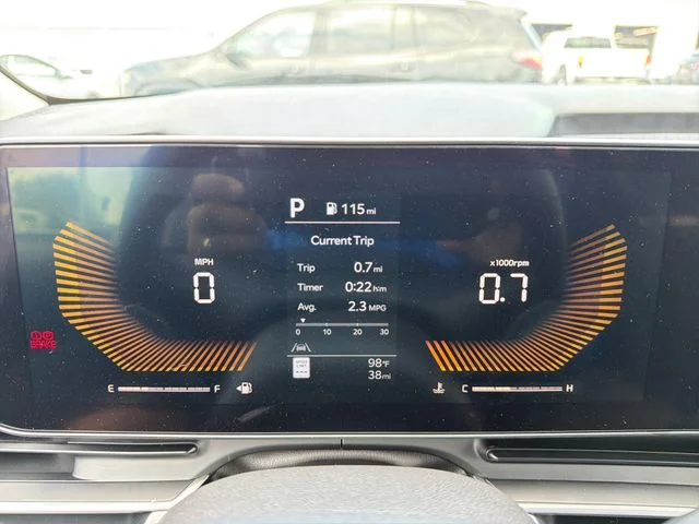 2027 Kia Carnival LX - Photo 11