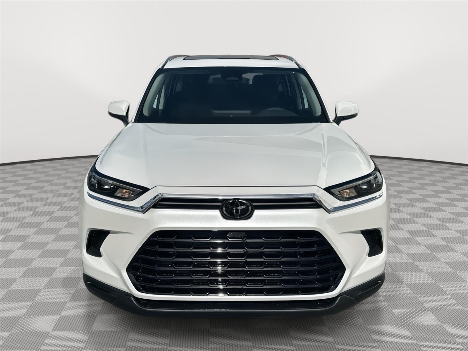 New 2026 Wind Chill Pearl <sup>1</sup> Toyota  XLE image 2