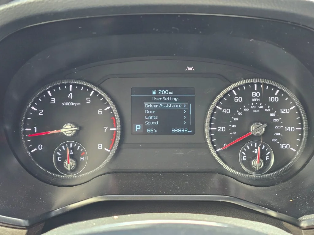 Used 2022 Glacial White Pearl Kia EX image 16
