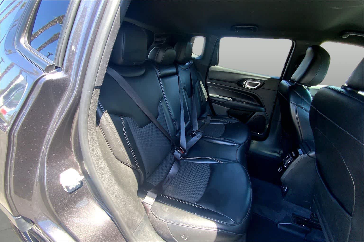 Used 2023 Granite Crystal Metallic Clearcoat Jeep Altitude image 19
