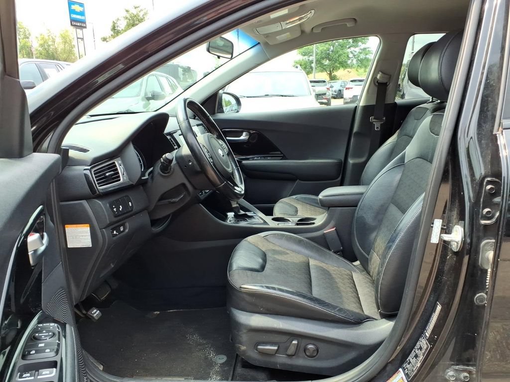 Used 2017 Black Kia EX image 13
