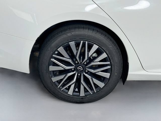 Used 2025 White Nissan SV image 34