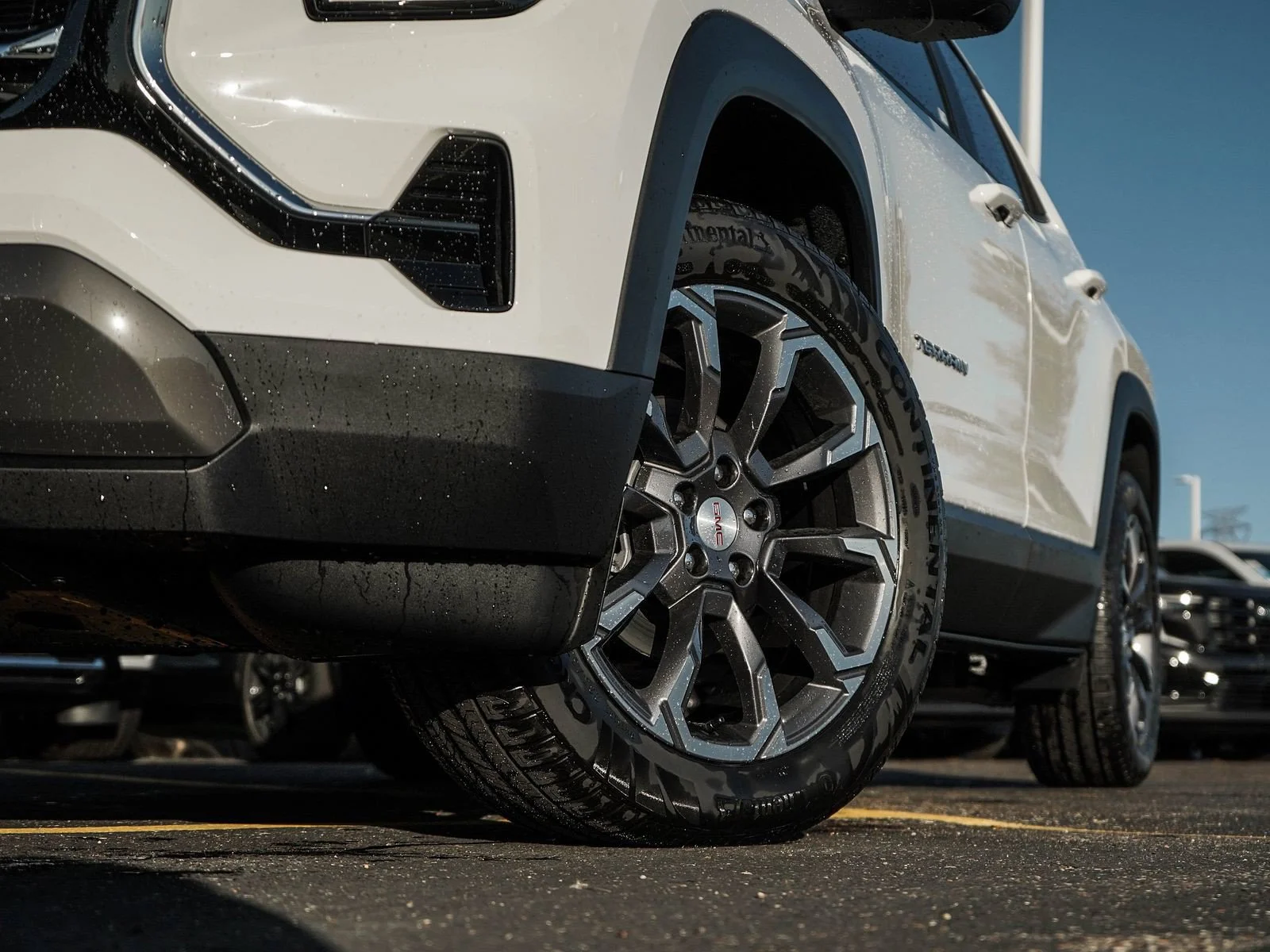New 2027 Summit White GMC Elevation image 6