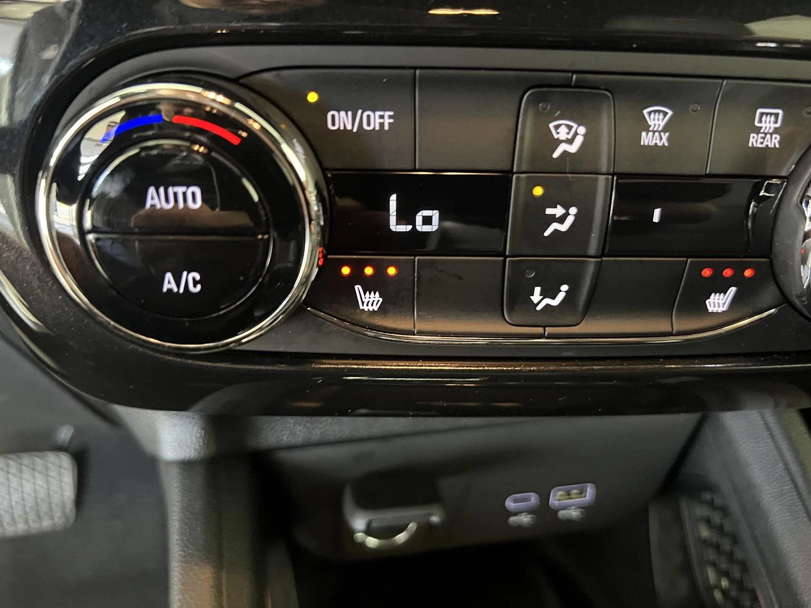 Used 2024 Summit White Chevrolet RS image 15