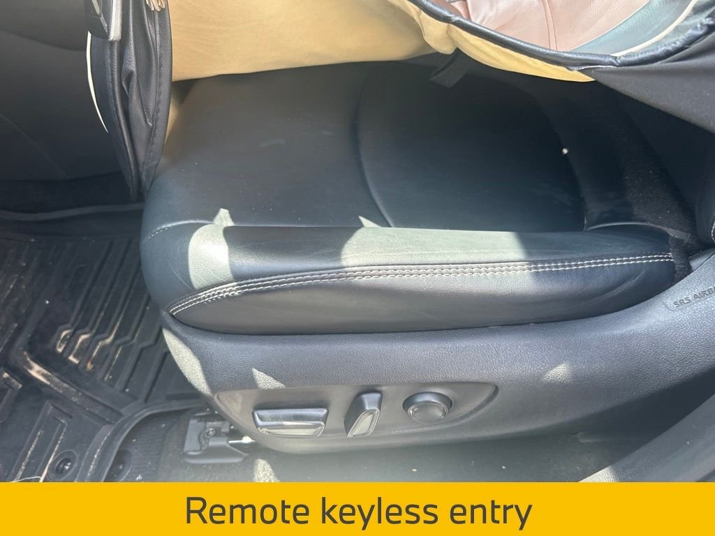 Used 2020 Silver Toyota XLE Premium image 8