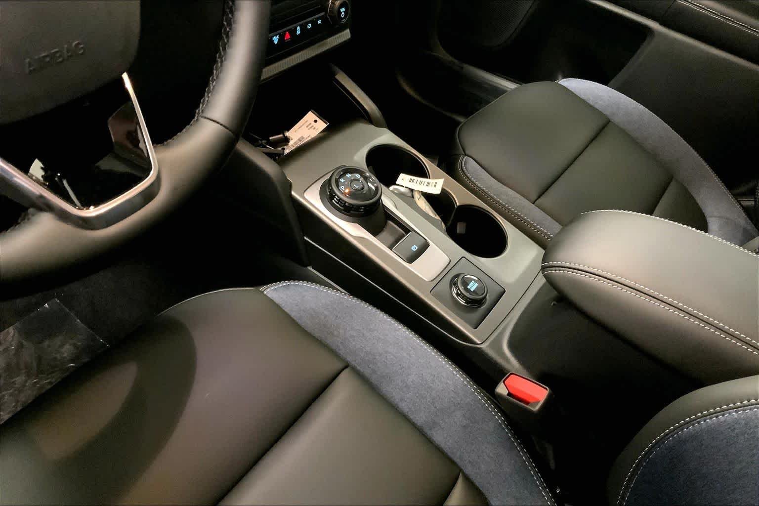 New 2026 Velocity Blue Metallic Ford Outer Banks® image 6