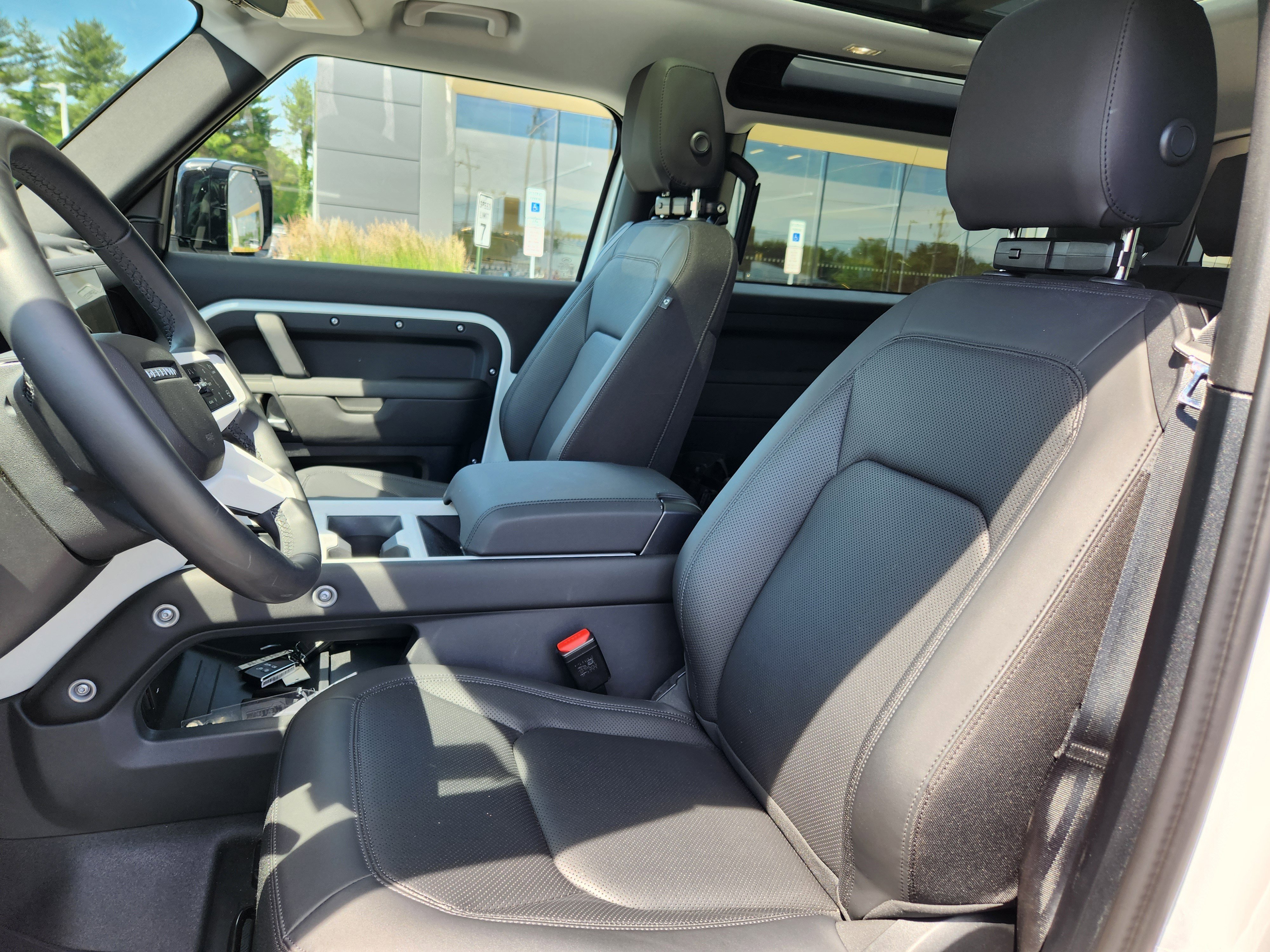 Certified Used 2025 Fuji White Land Rover S image 9