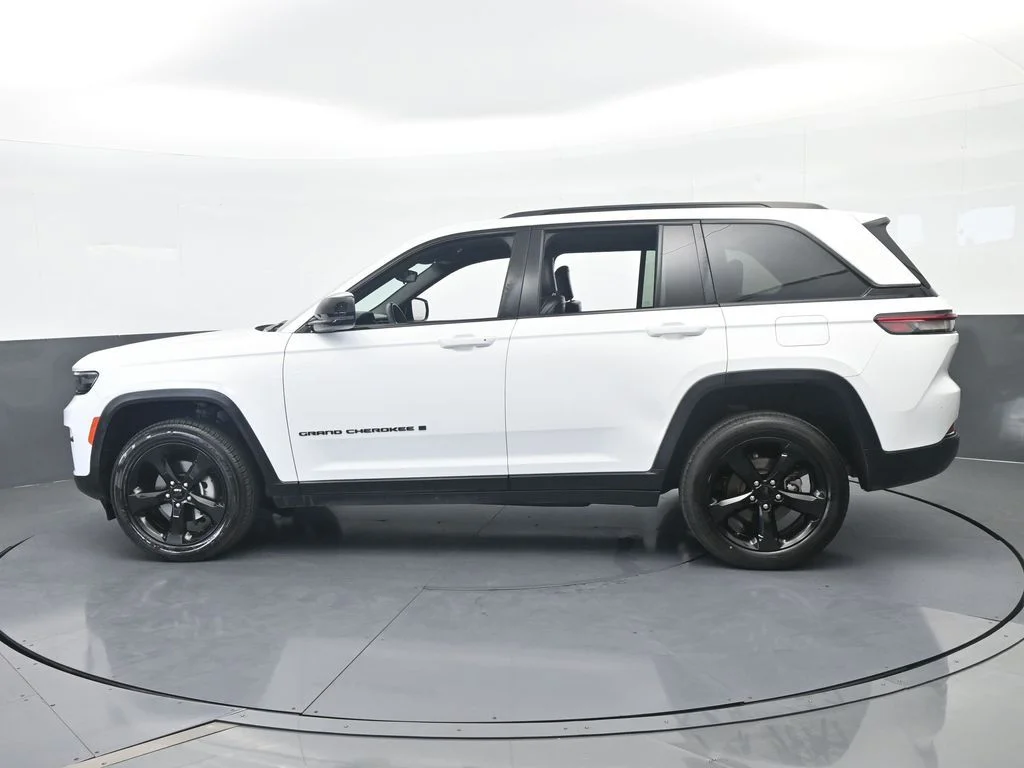 Used 2023 Bright White Clearcoat Jeep Altitude X image 3
