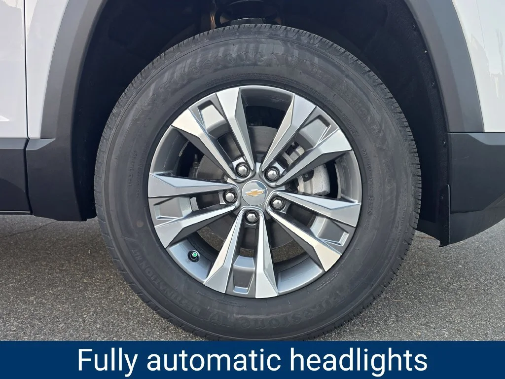 2027 Chevrolet Equinox LT - Photo 9