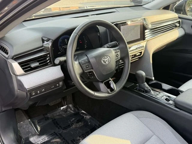 Used 2025  Toyota LE image 2