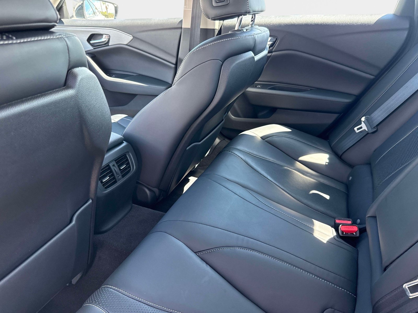 Used 2023 Platinum White Acura w/Technology Package image 13
