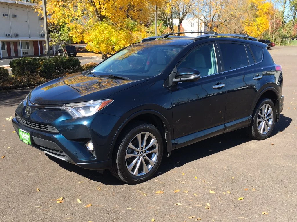 Used 2017 Blue Toyota Platinum image 11