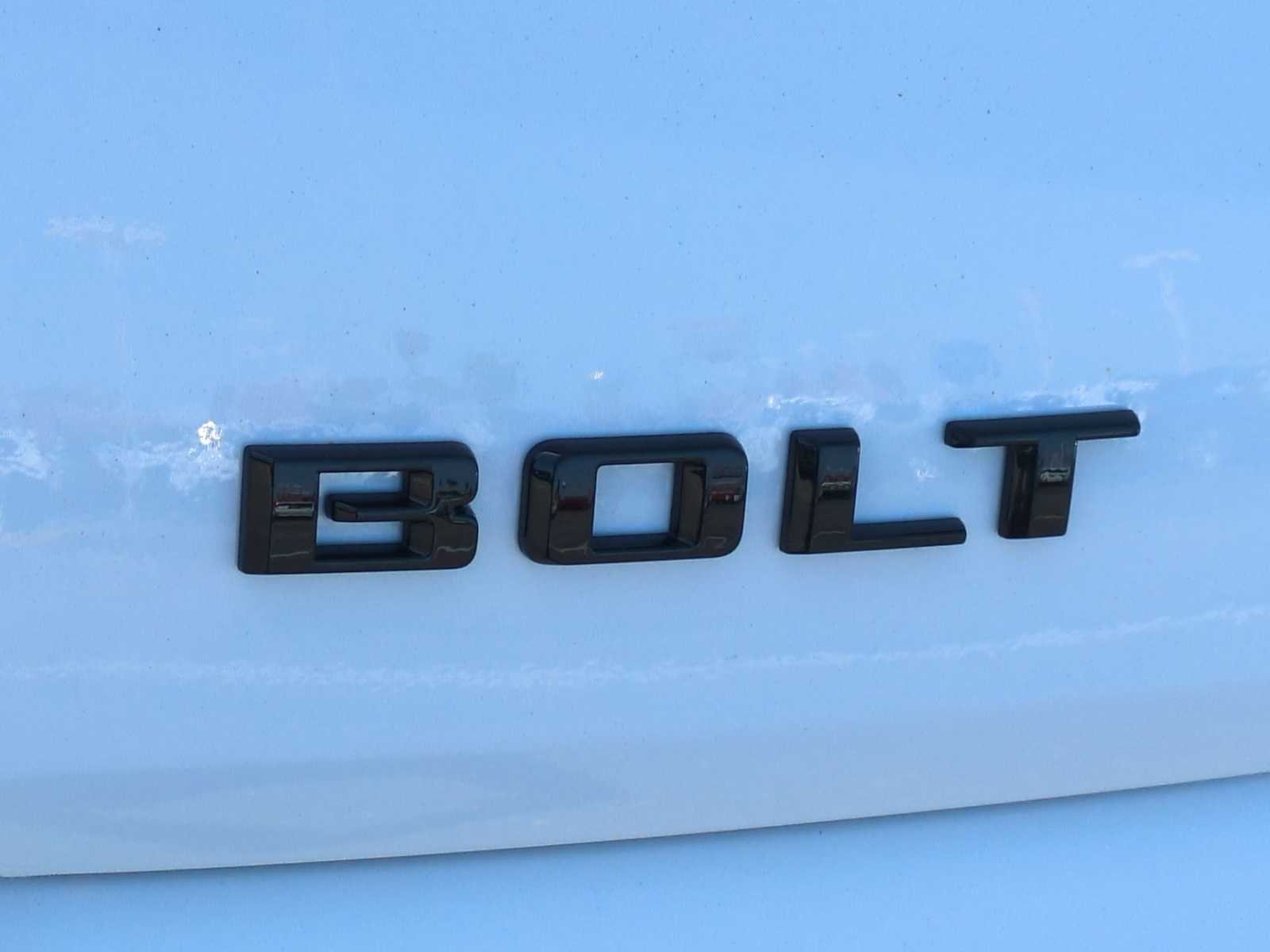 New 2027 Summit White Chevrolet LT image 9