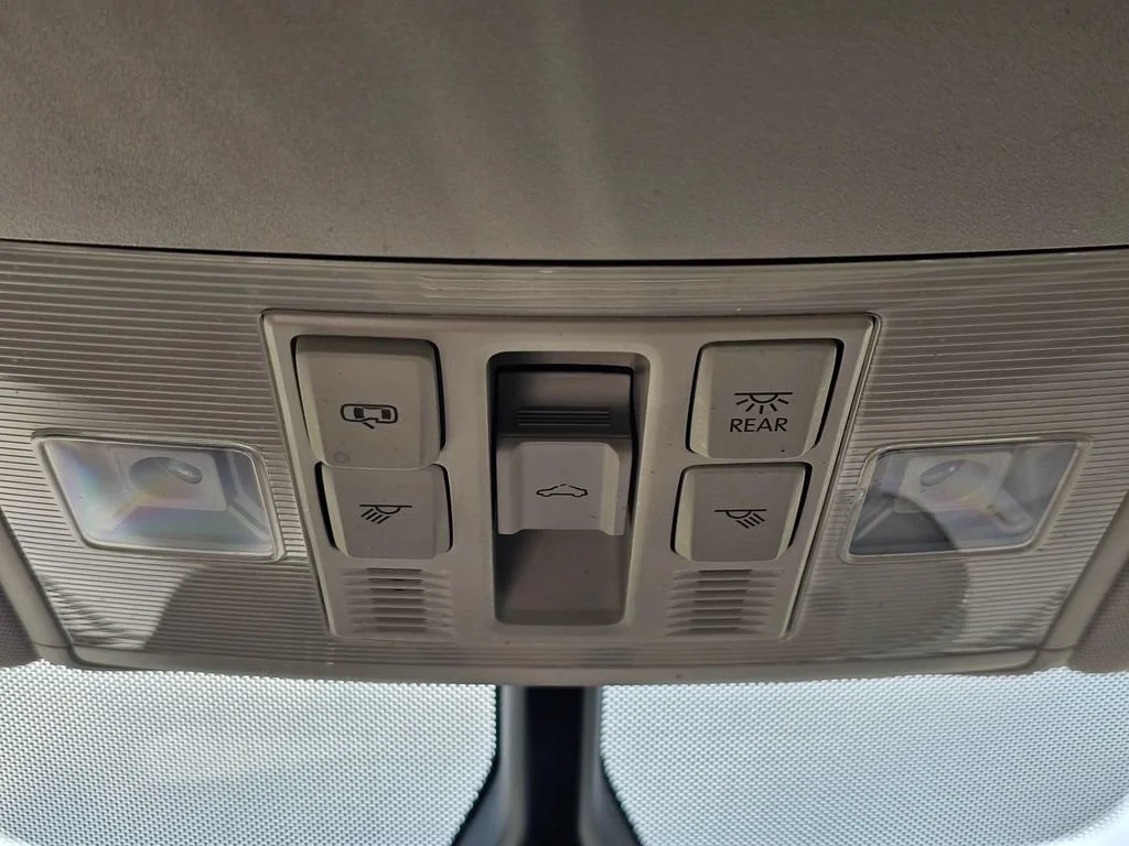 Used 2019  Volkswagen SEL image 32