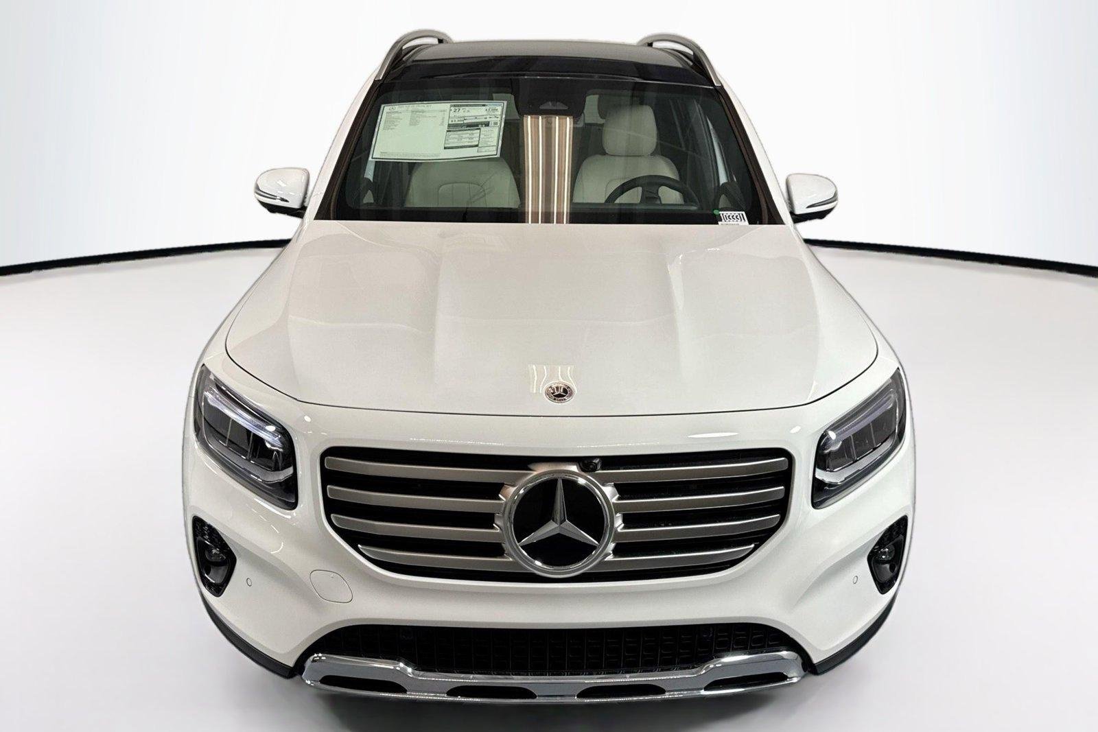 New 2026 Polar White Mercedes-Benz GLB 250 image 2