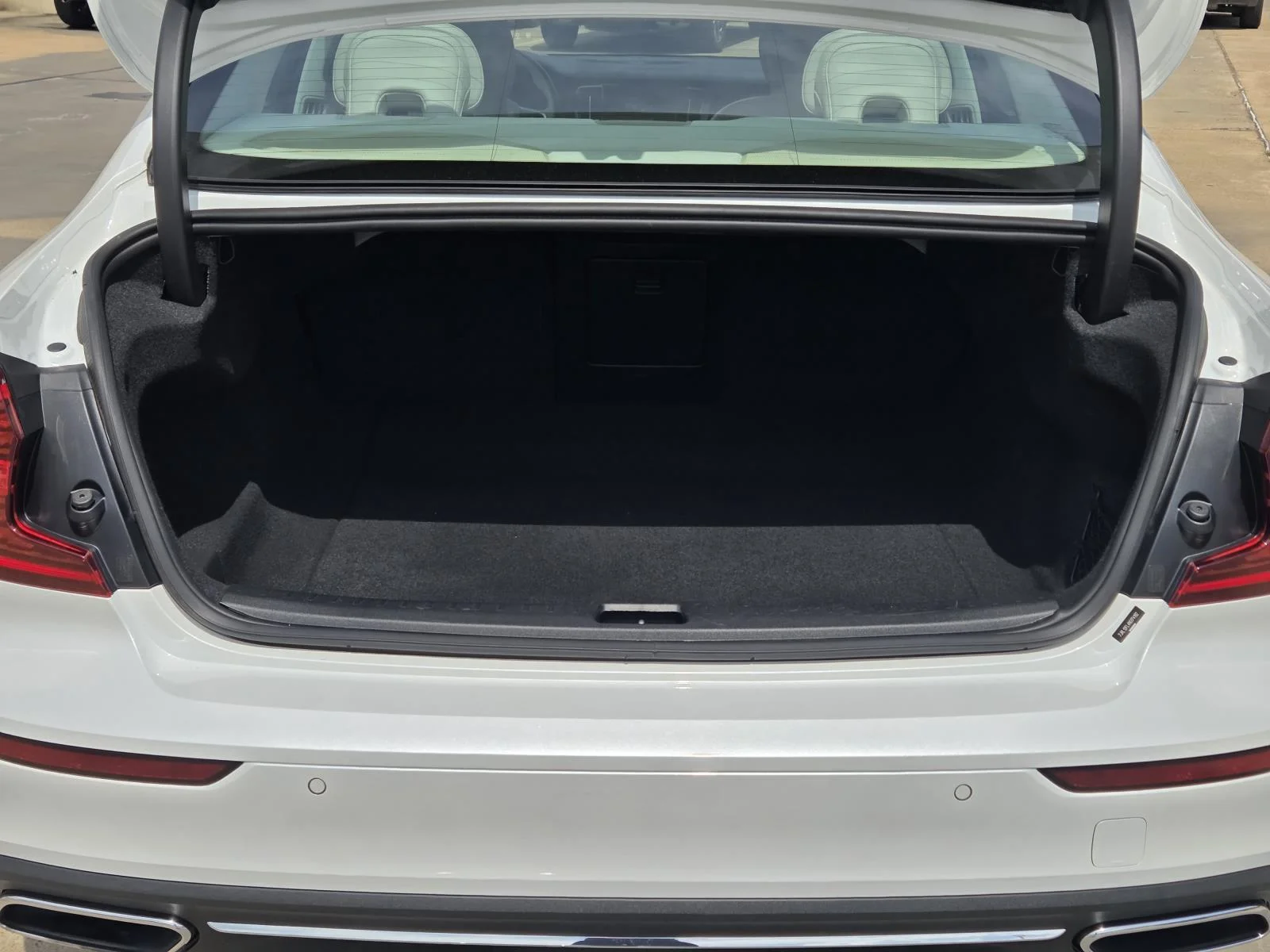 Certified Used 2022 Crystal White Metallic Volvo Inscription image 10