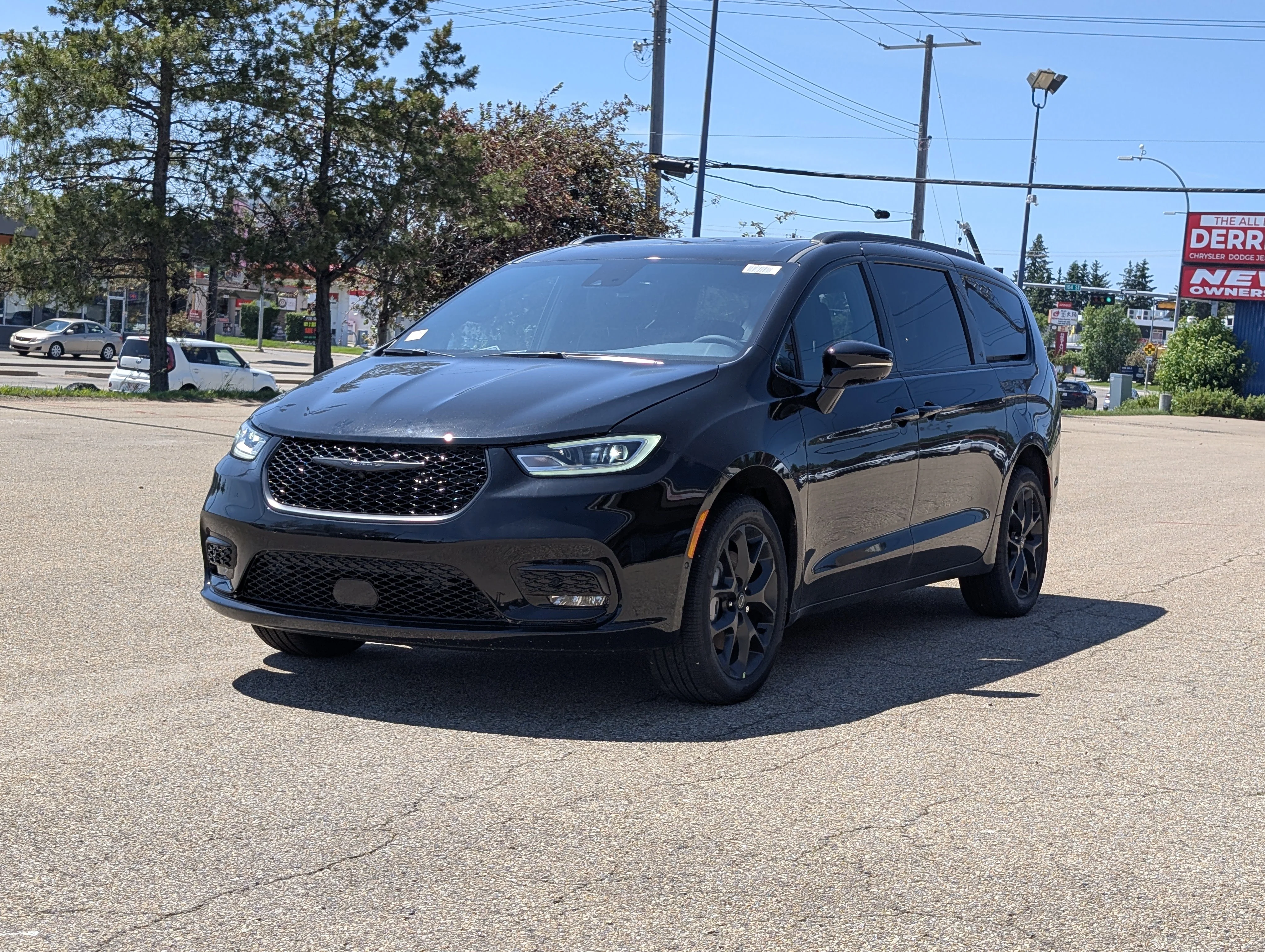 New 2026 Diamond Black Crystal Pearl Chrysler Limited image 2