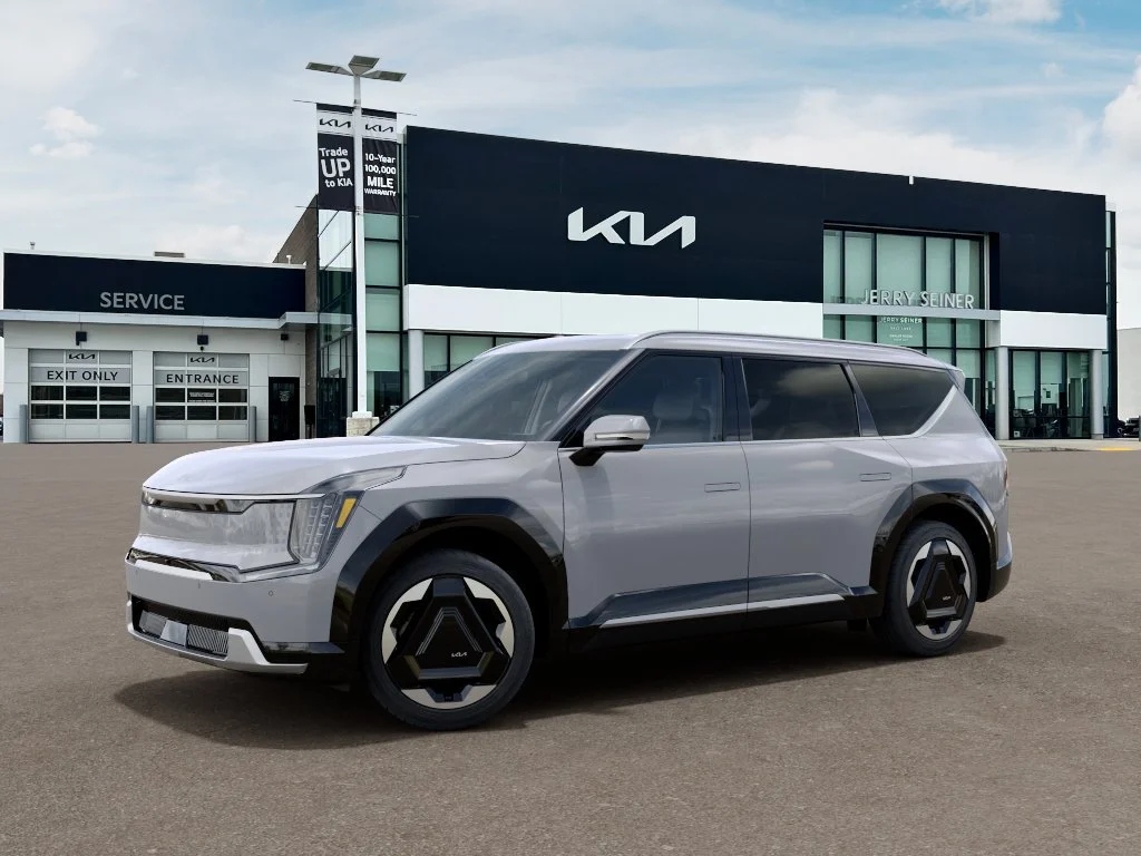 New 2026 Wolf Gray Kia Land AWD image 3