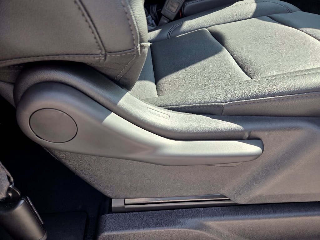 Used 2025 Summit White Chevrolet WT image 14