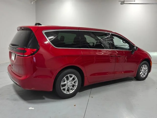 New 2027 Red Hot Pearl-Coat Exterior Paint Chrysler Select image 15