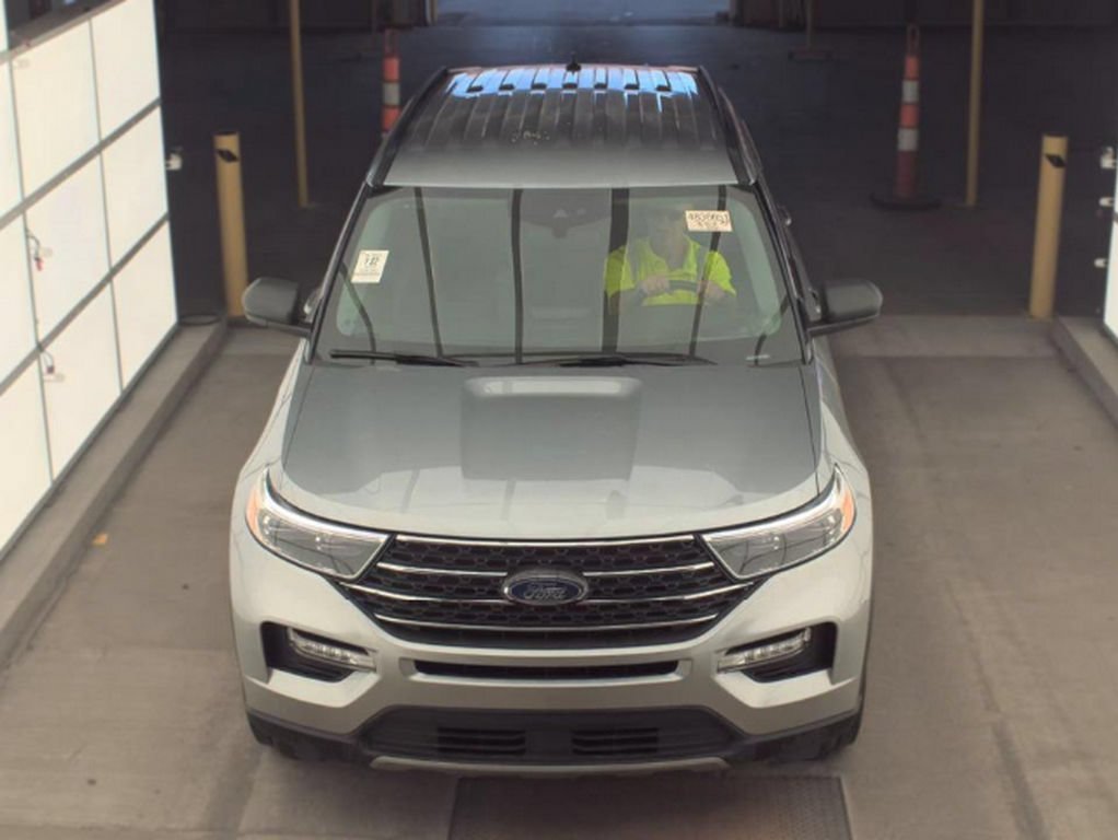 Used 2024 Silver Ford XLT image 2