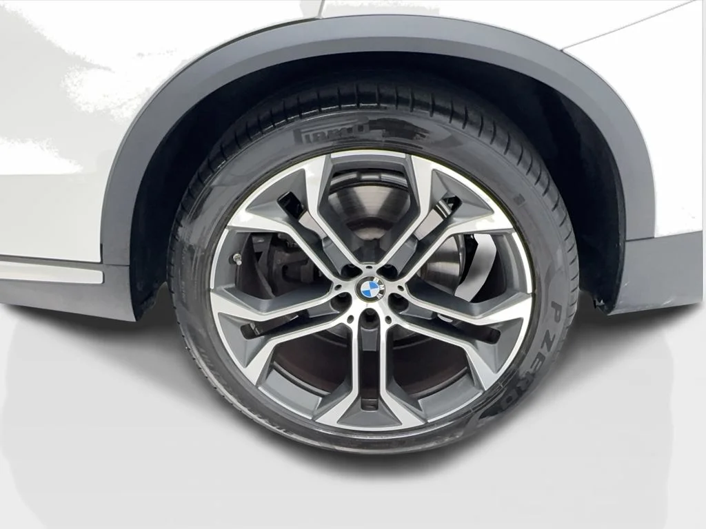 Used 2021 White BMW sDrive40i image 12