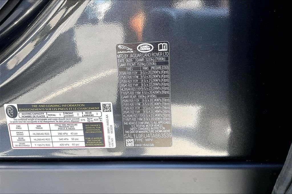 New 2026 CARPATHIAN GREY Land Rover Dynamic SE image 8