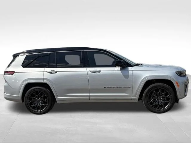 New 2026 Silver Zynith Exterior Paint Jeep Summit image 9