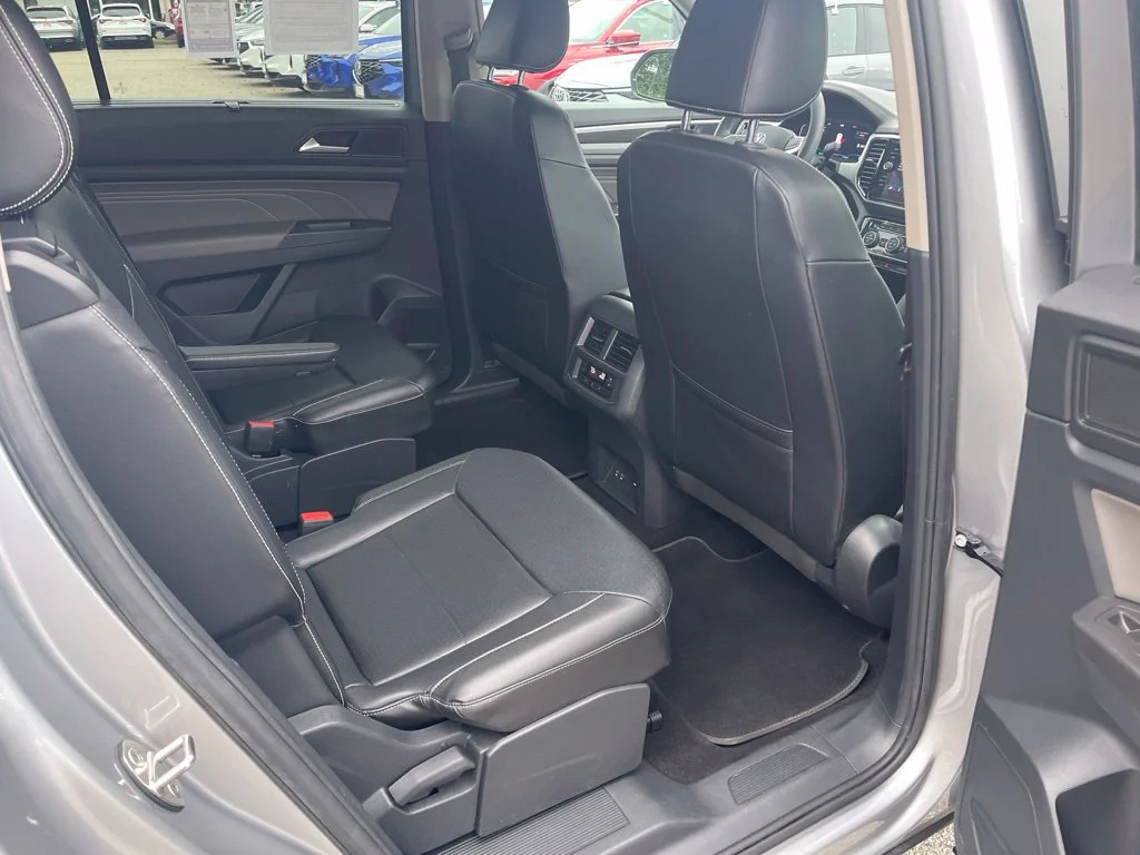 Used 2022 Silver Volkswagen 3.6L V6 SE w/Technology image 15